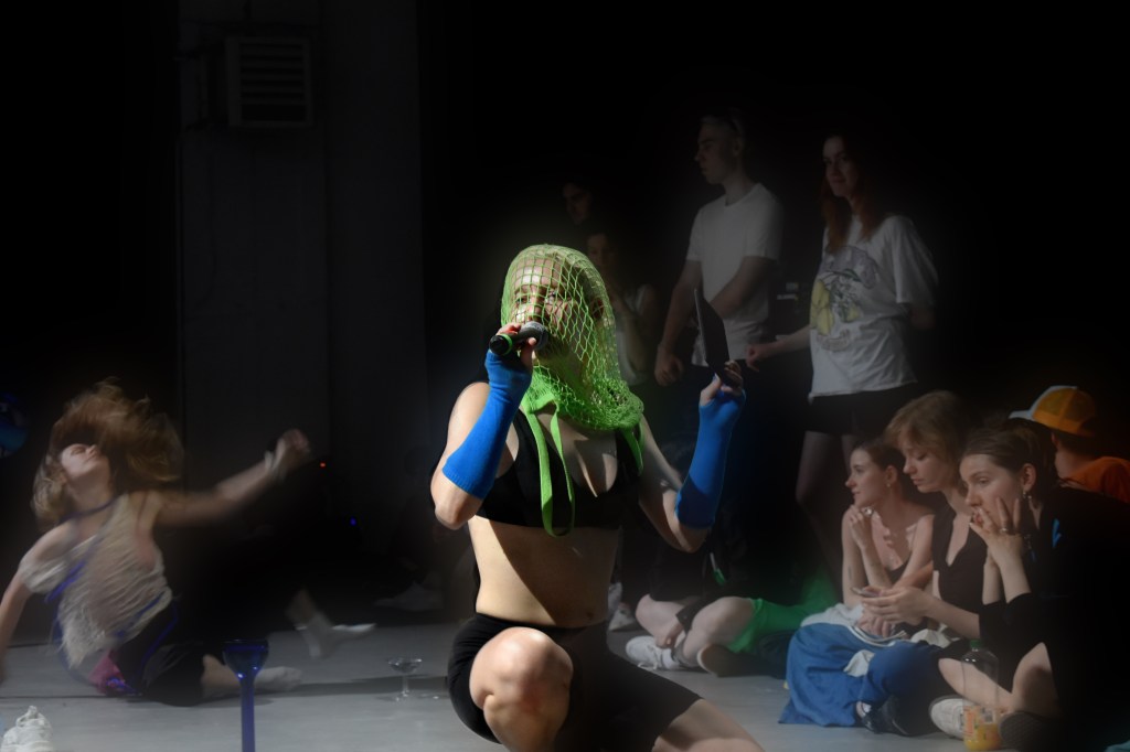 A performance inspired by The Carrier Bag Theory of Fiction (Ursula K. Le Guin, 1986), featuring an original screenplay, soundtrack, choreography, and set design, presented at Lublin Performance Platform in 2023.