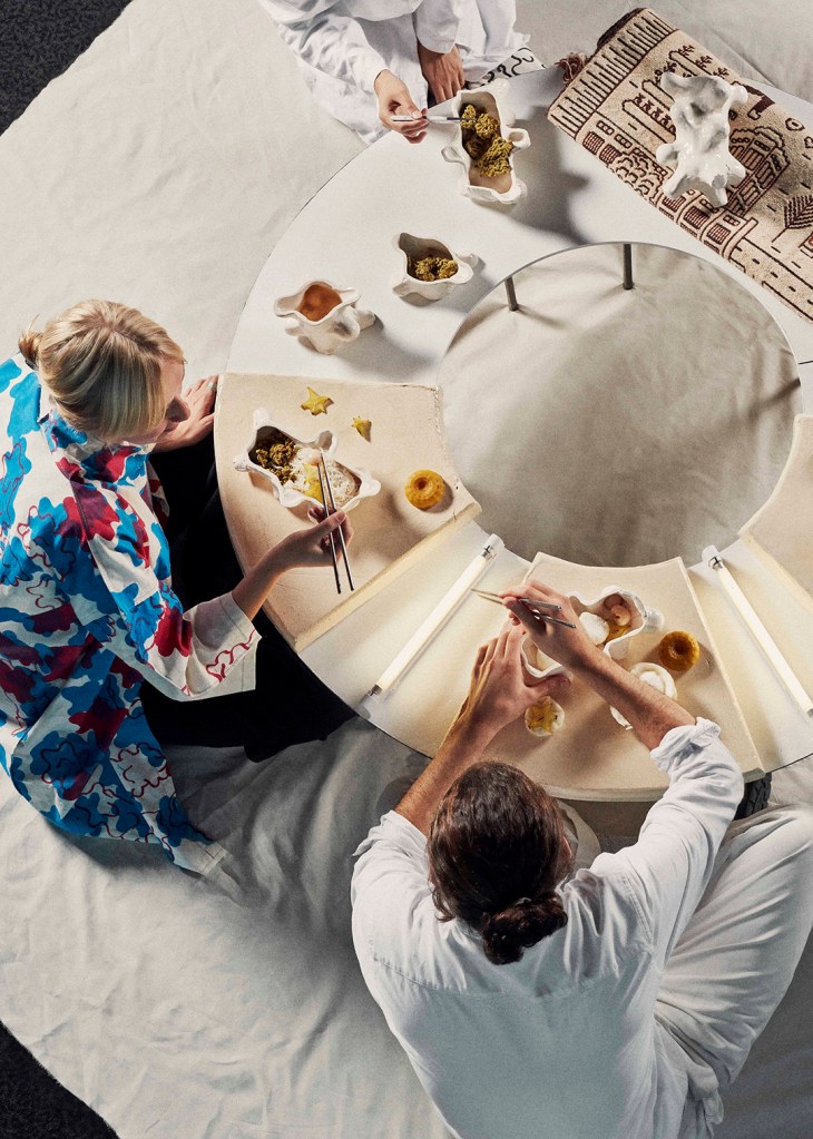 Plurality Now is a performative dinner exploring the human body as a shared ecosystem. Through performance, art, biodesign, and collective dining, it turns eating into an immersive experience where participants encounter the invisible life forms that shape our existence